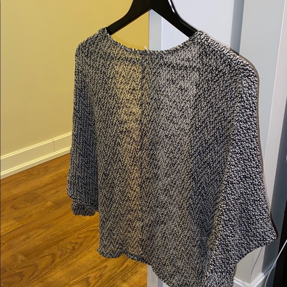 Tea n Rose shrug - Picture 2 of 2